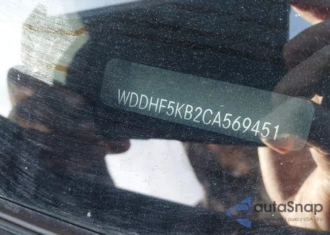 2012 Mercedes-Benz E 350 z USA, uszkodzony, nr VIN WDDHF5KB2CA569451